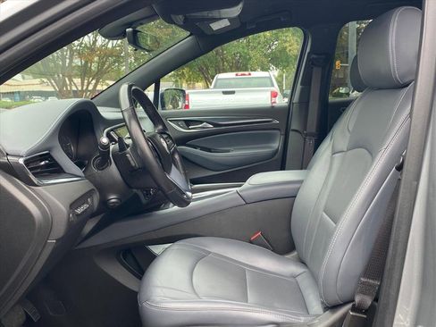 Used 2024 Buick Enclave Premium image 13