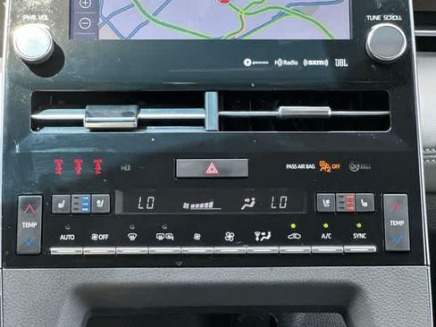 Used 2022 Toyota Avalon Limited w/ Advanced Safety Package FWD image 15