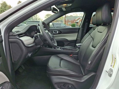 Used 2025 Jeep Compass Limited AWD/4WD image 15