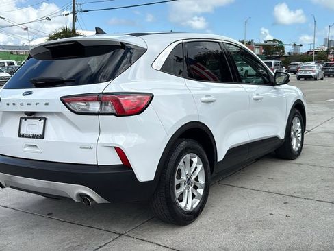 Used 2020 Ford Escape SE image 14