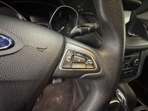 Used 2019 Ford Escape SE FWD image 18