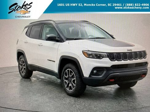 Used 2025 Jeep Compass Trailhawk AWD/4WD image 1