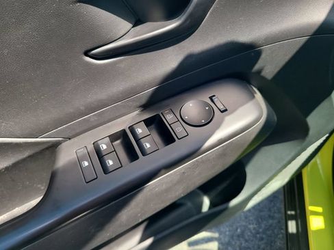 Used 2025 Hyundai Kona SEL FWD image 9