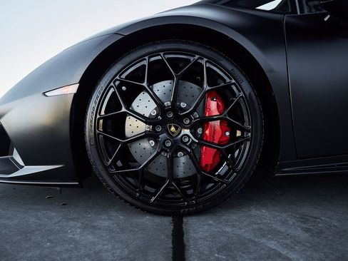 Used 2024 Lamborghini Huracan EVO image 3