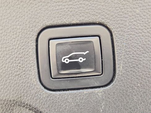 Used 2018 Buick Enclave Essence FWD image 15