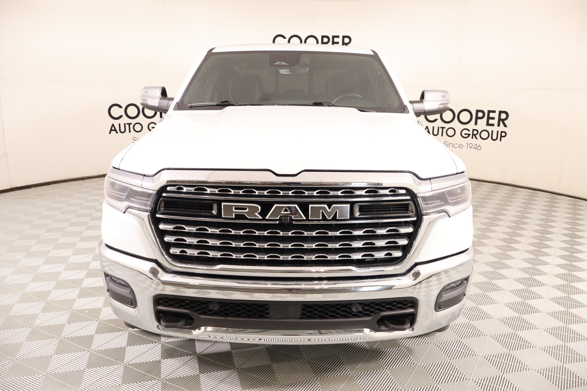 Used 2025 RAM 1500 Limited AWD/4WD image 10