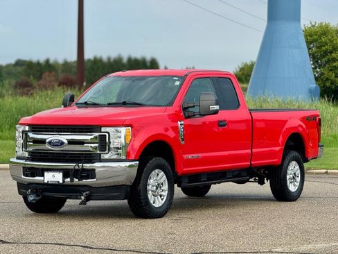 Used 2017 Ford F250 XLT image 3