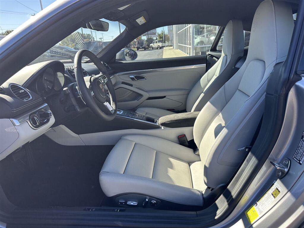 Used 2024 Porsche 718 Cayman RWD image 10
