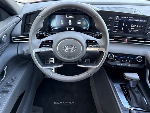 Used 2025 Hyundai Elantra Sport FWD image 12