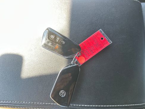 Used 2024 Volkswagen Atlas Cross Sport SE image 18