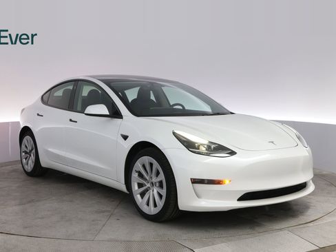 Used 2023 Tesla Model 3 Standard Range image 13