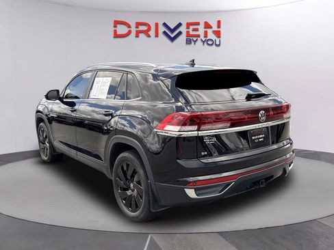 Used 2024 Volkswagen Atlas Cross Sport SE w/ Panoramic Sunroof Package FWD image 6