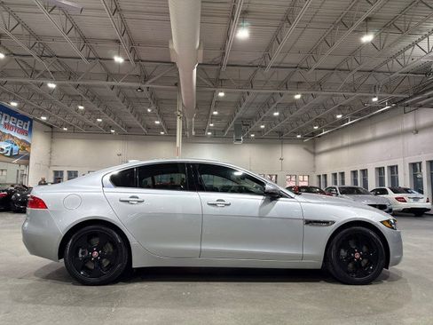 Used 2017 Jaguar XE Premium image 5