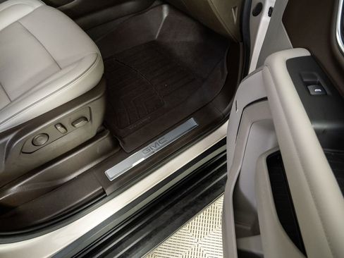 Used 2021 GMC Yukon SLT w/ SLT Luxury Package image 25