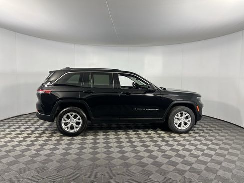 Used 2023 Jeep Grand Cherokee Limited image 3