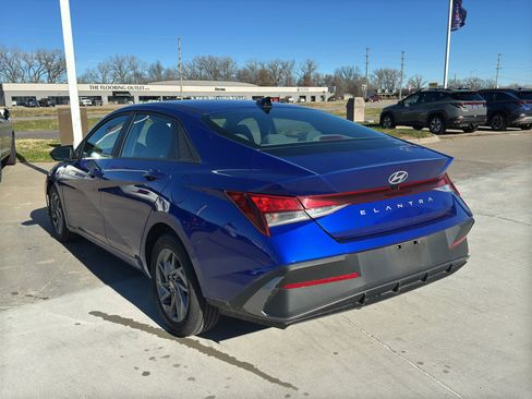 Certified 2024 Hyundai Elantra SEL image 6