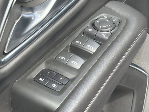 Used 2022 Chevrolet Suburban LT w/ Luxury Package AWD/4WD image 19