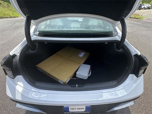 New 2025 Hyundai Sonata Limited image 18