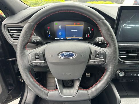 Used 2024 Ford Escape ST-Line Select w/ Tech Pack #1 AWD/4WD image 3