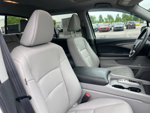 Certified 2025 Honda Ridgeline RTL image 32
