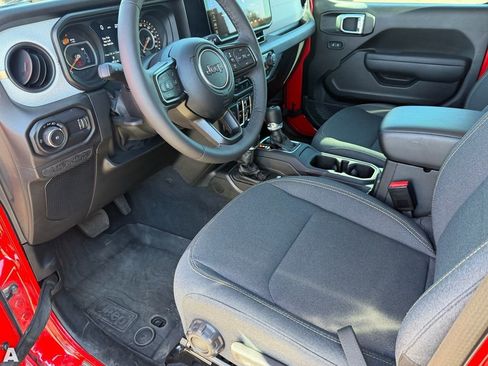 Used 2025 Jeep Wrangler Sport S image 18
