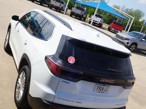 Used 2026 GMC Acadia Elevation w/ Elevation Premium Package AWD/4WD image 12
