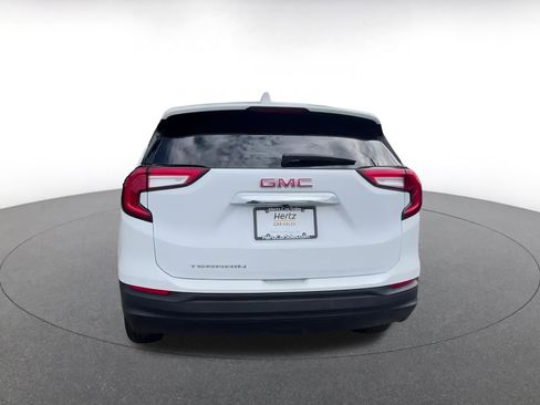 Used 2024 GMC Terrain SLE image 12