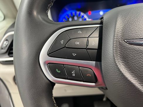 Used 2024 Chrysler Pacifica Touring-L FWD image 57