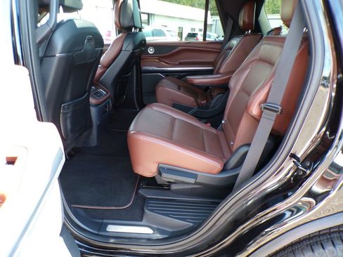 Used 2025 Lincoln Navigator Reserve AWD/4WD image 22