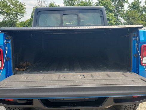 Used 2024 Jeep Gladiator Sport AWD/4WD image 12