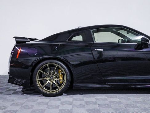 Used 2021 Nissan GT-R Premium AWD/4WD image 2