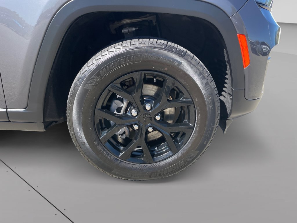 Used 2024 Jeep Grand Cherokee Altitude AWD/4WD image 9