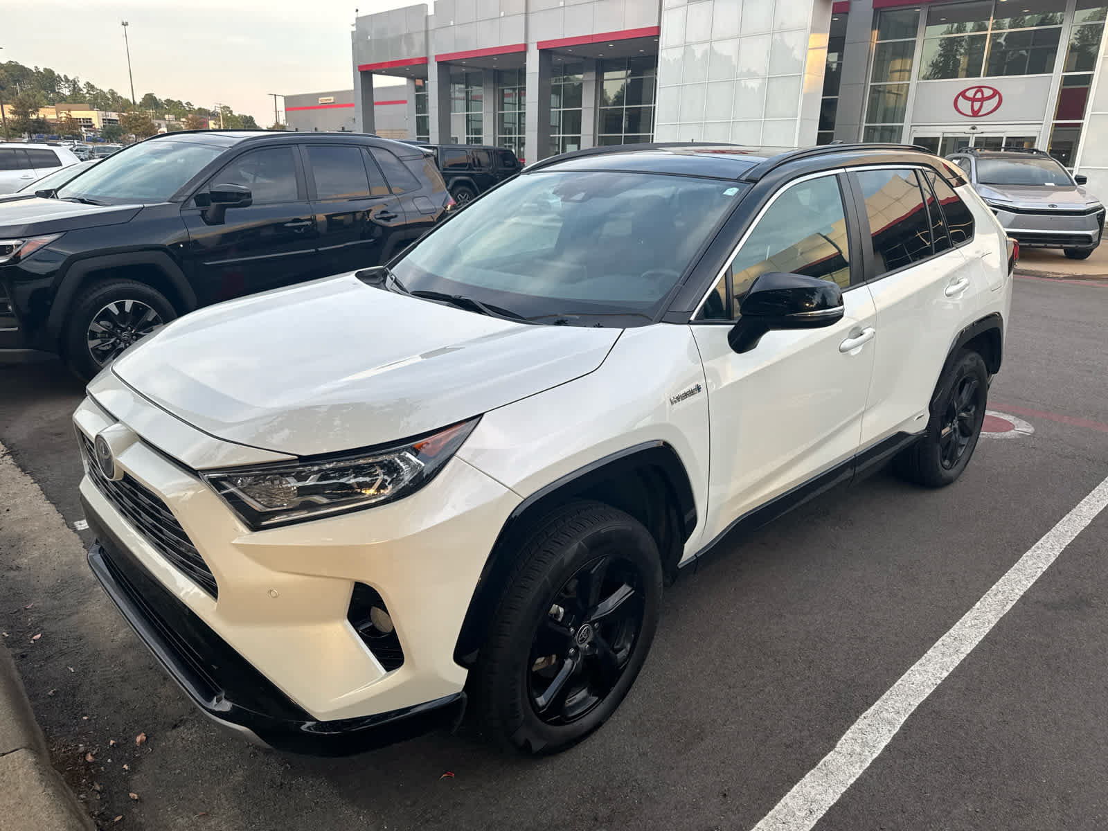 Used 2021 Toyota RAV4 XSE AWD/4WD image 2