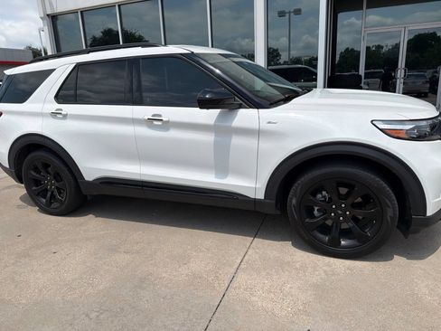 Used 2023 Ford Explorer ST-Line w/ Class IV Trailer Tow Package RWD image 6