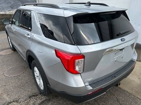 Used 2023 Ford Explorer XLT w/ Equipment Group 202A AWD/4WD image 4