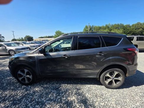 Used 2017 Ford Escape SE w/ Equipment Group 201A FWD image 8