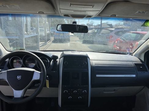 Used 2010 Dodge Grand Caravan SE image 22
