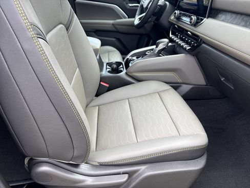 Used 2025 Chevrolet Colorado ZR2 w/ Technology Package image 13