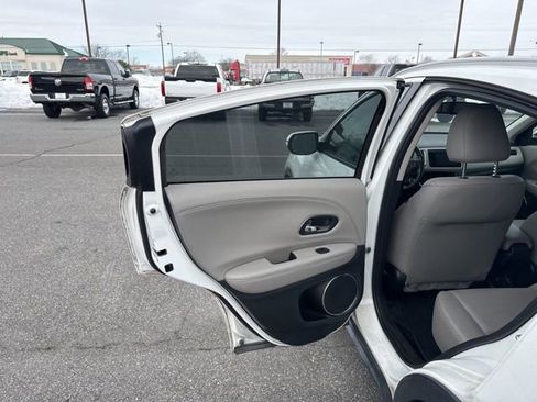 Used 2018 Honda HR-V EX-L image 12