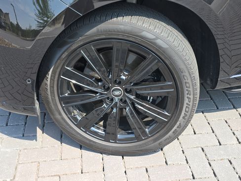 Certified 2025 Land Rover Range Rover SE AWD/4WD image 10