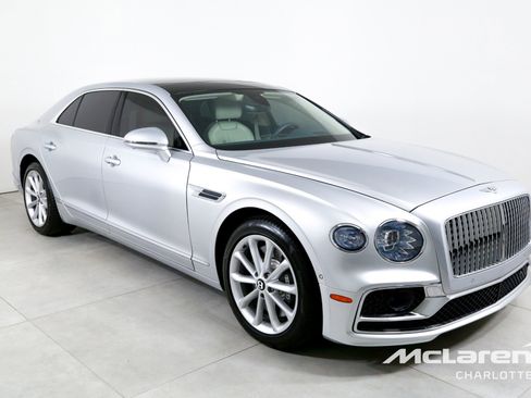 Used 2023 Bentley Flying Spur Plug-In Hybrid image 3