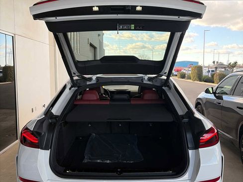 New 2026 BMW X6 xDrive40i w/ Climate Comfort Package image 18