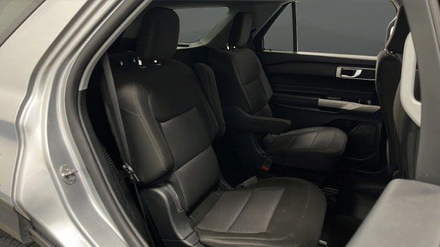 Used 2024 Ford Explorer XLT AWD/4WD image 23