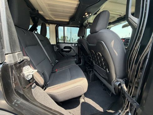 Used 2019 Jeep Wrangler Unlimited Rubicon AWD/4WD image 14