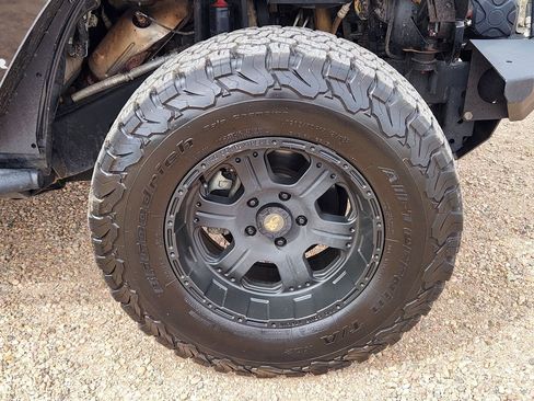 Used 2014 Jeep Wrangler Rubicon w/ Power Convenience Group image 12