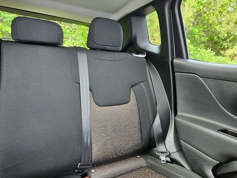 Used 2023 Jeep Renegade Latitude w/ Sun/Sound Group AWD/4WD image 27