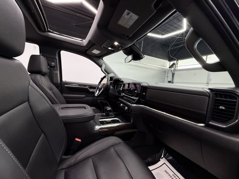Used 2022 GMC Sierra 1500 Elevation w/ Preferred Package image 23