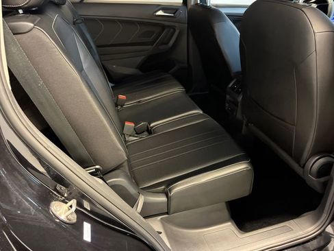 Certified 2022 Volkswagen Tiguan SE FWD image 12