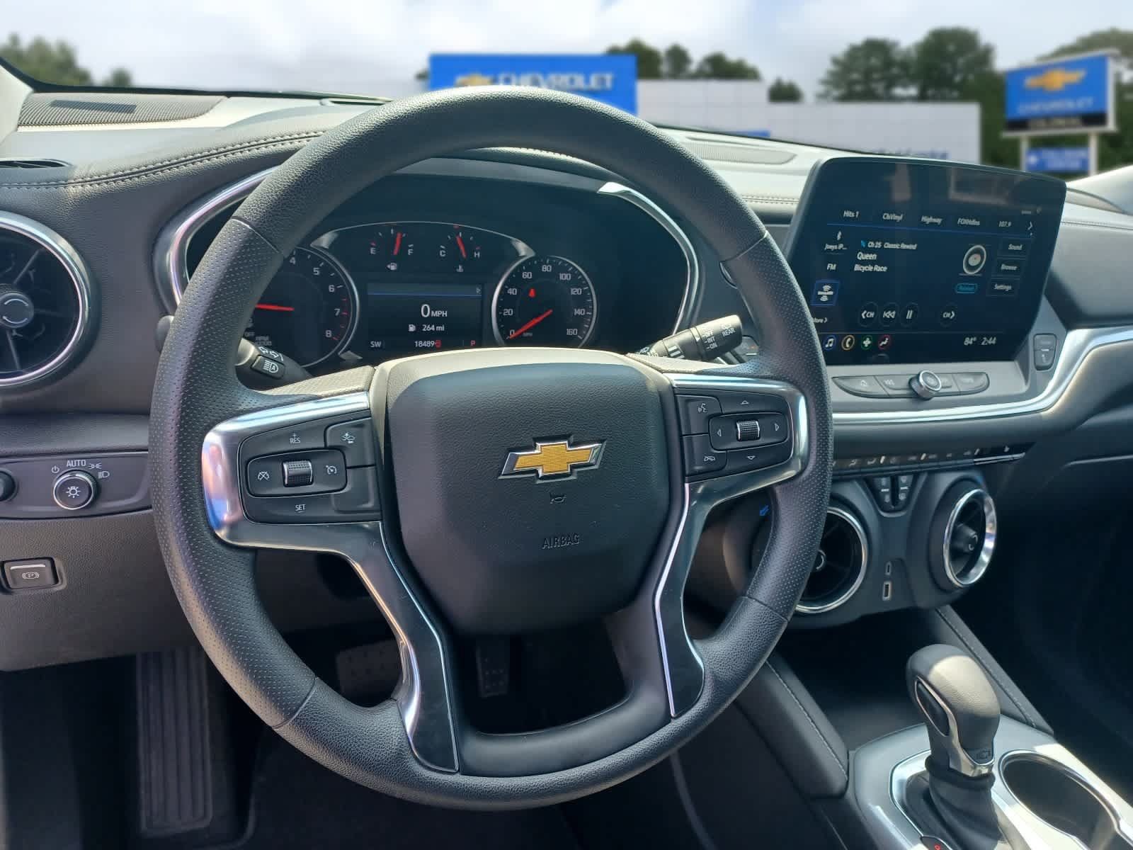 Used 2025 Chevrolet Blazer LT AWD/4WD image 9