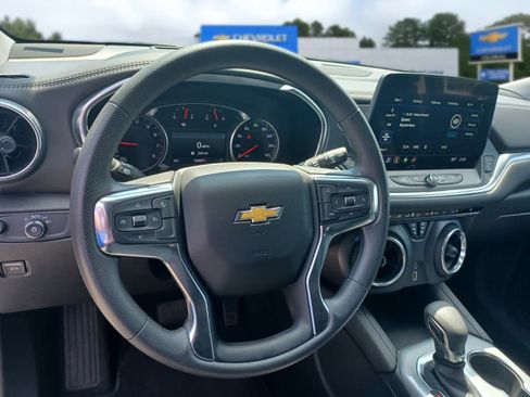 Used 2025 Chevrolet Blazer LT AWD/4WD image 9